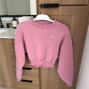 ALO Yoga Cropped Accolade Crewneck Pink Wild Rose